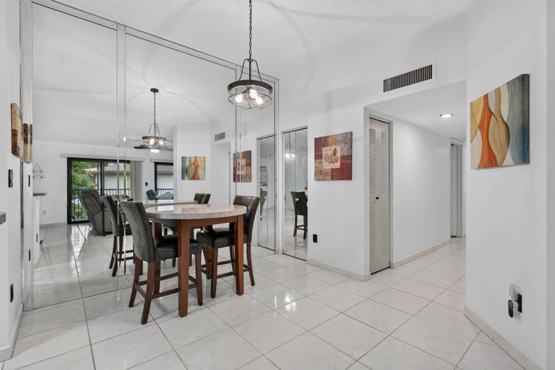 9474 S BELFORT Circle 206, Tamarac, Floride 33321, États-Unis