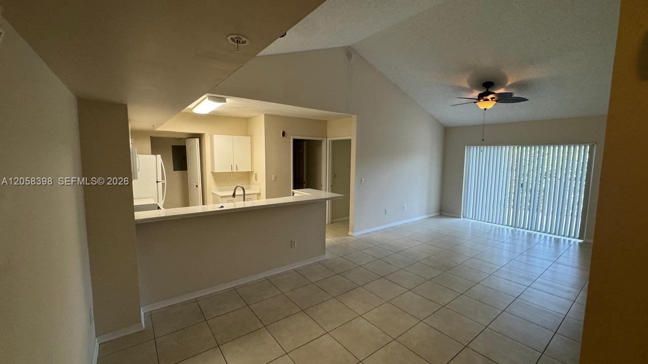 2600 S University Dr 325, Davie, Floryda 33328, USA