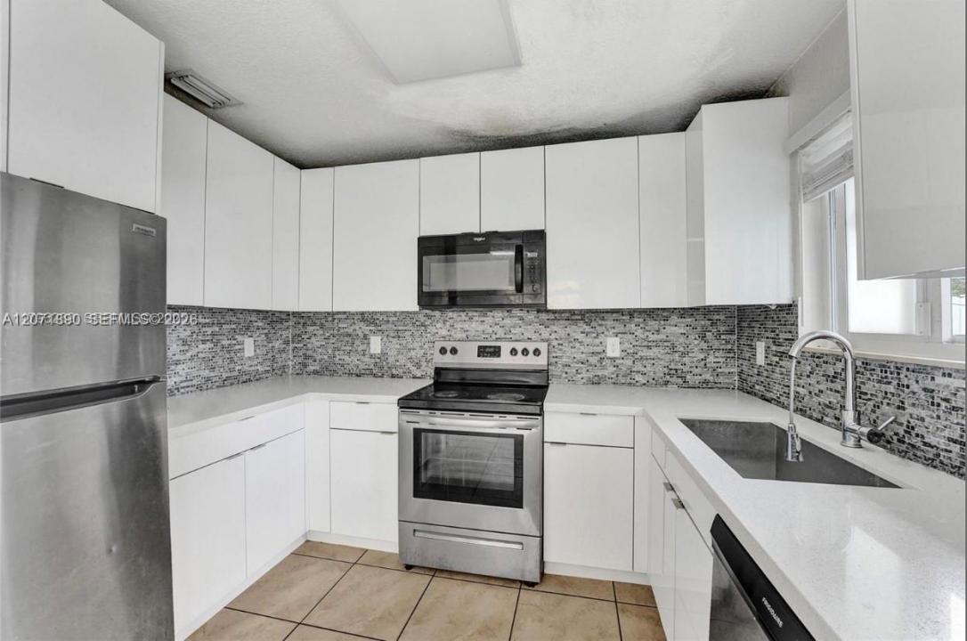 1154 NW 103 Street 1, Miami, Florida 33150, USA