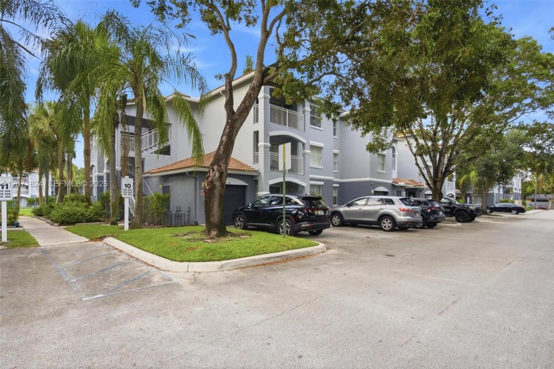 9615 NW 1st Ct 302, Pembroke Pines, Floride 33024, États-Unis