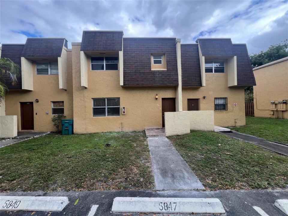 5847 BLUEBERRY Court 85, Lauderhill, Floride 33313, États-Unis