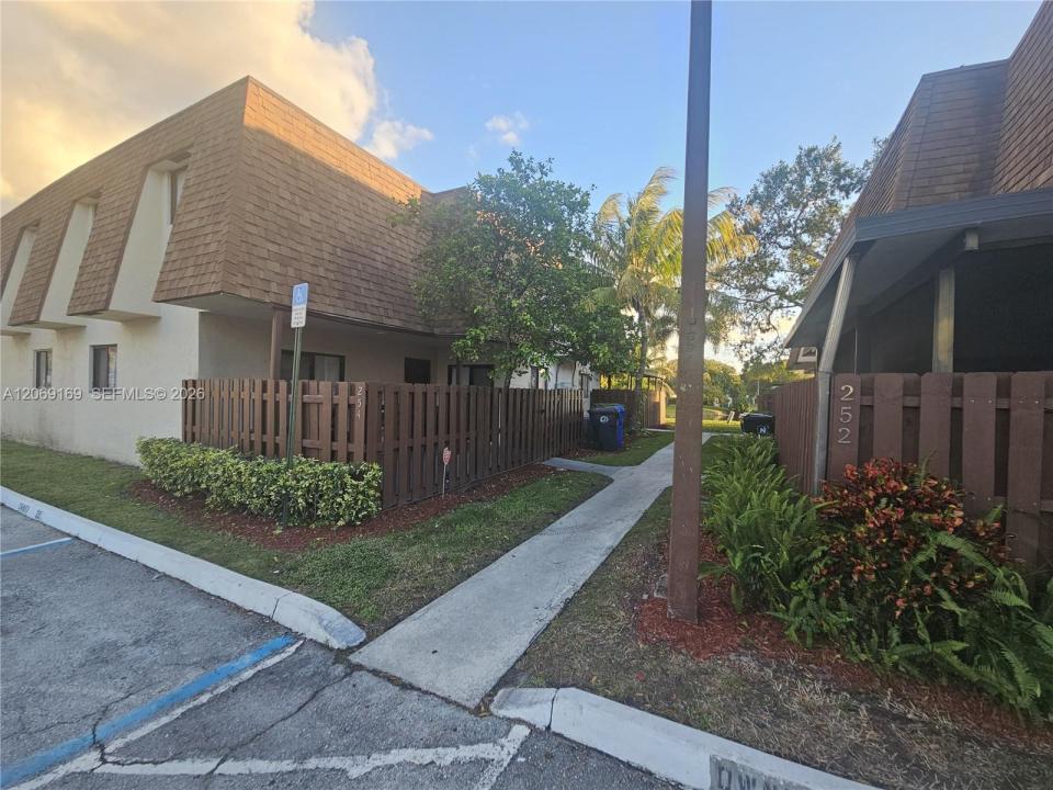 253 San Remo Blvd 253, North Lauderdale, Florida 33068, USA