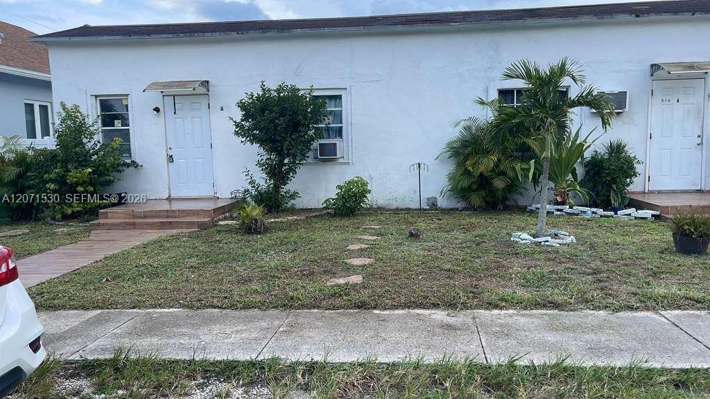 213 SW 11th St A, Dania Beach, Florida 33004, USA