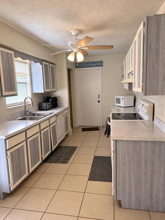 1166 SW ELEUTHERA Avenue, Port St. Lucie, Floride 34953, États-Unis