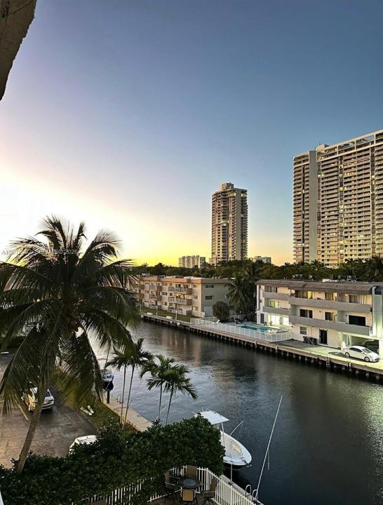 3601 NE 170th St 409, North Miami Beach, Florida 33160, USA