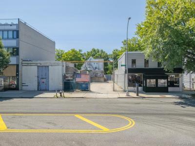 21120 Northern Boulevard, New York, New York 11361, États-Unis