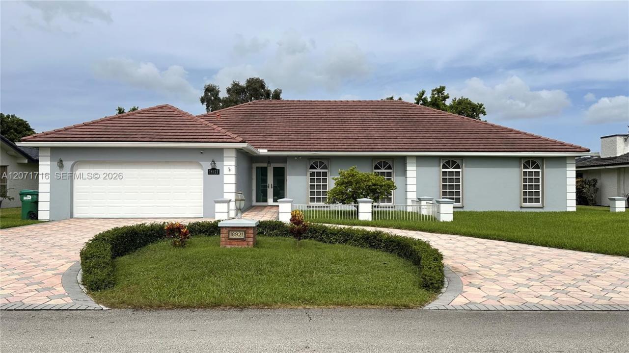 18921 W Oakmont Dr, Hialeah, Flórida 33015, Estados Unidos