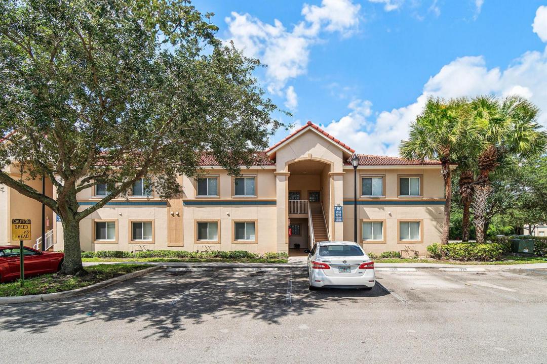 1161 GOLDEN LAKES Boulevard 1325, West Palm Beach, Florida 33411, USA