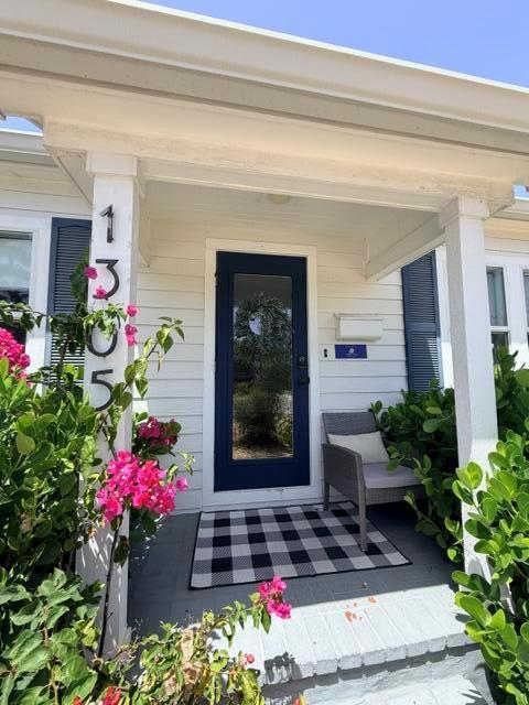 1305 N Palmway, Florida 33460, USA