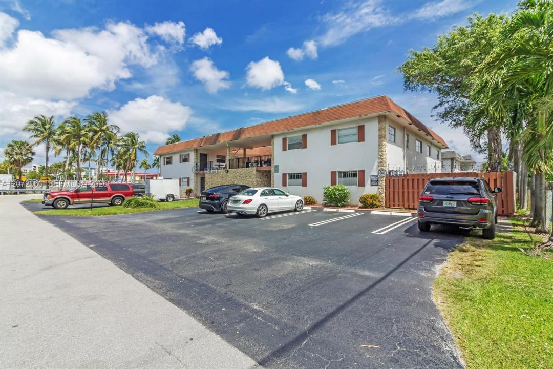 344 SW 1st St 6, Pompano Beach, Florida 33060, USA