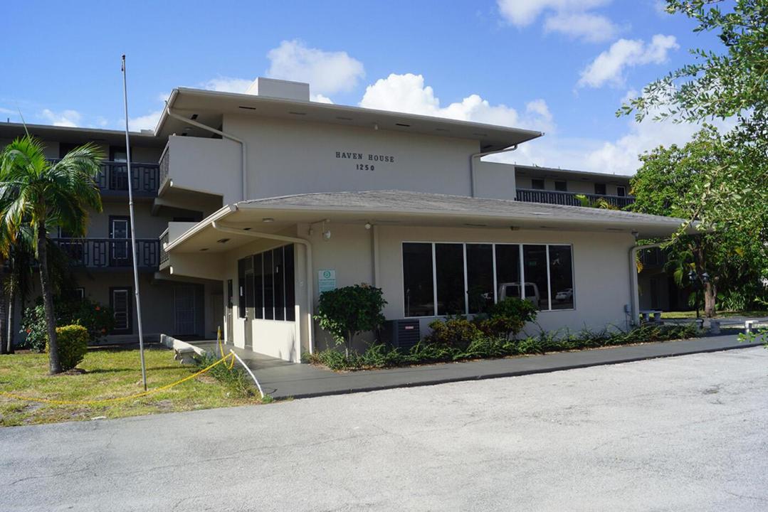 1250 E SAMPLE Road 303, Pompano Beach, Floride 33064, États-Unis