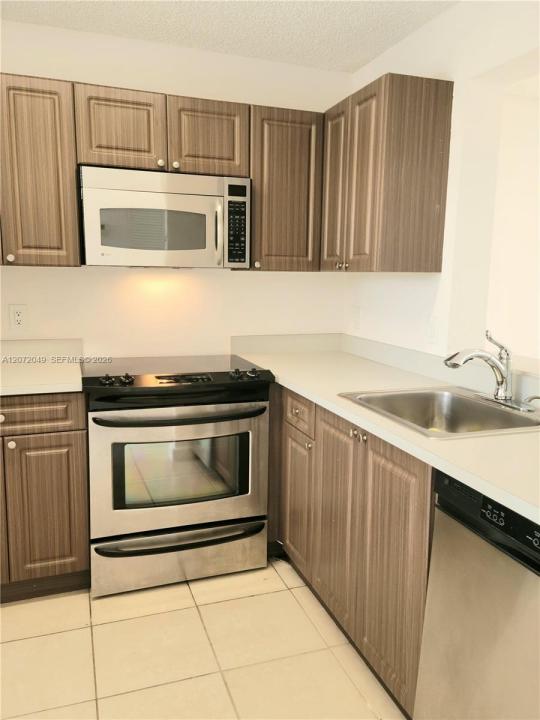8620 N Sherman Cir 306, Miramar, Florida 33025, USA