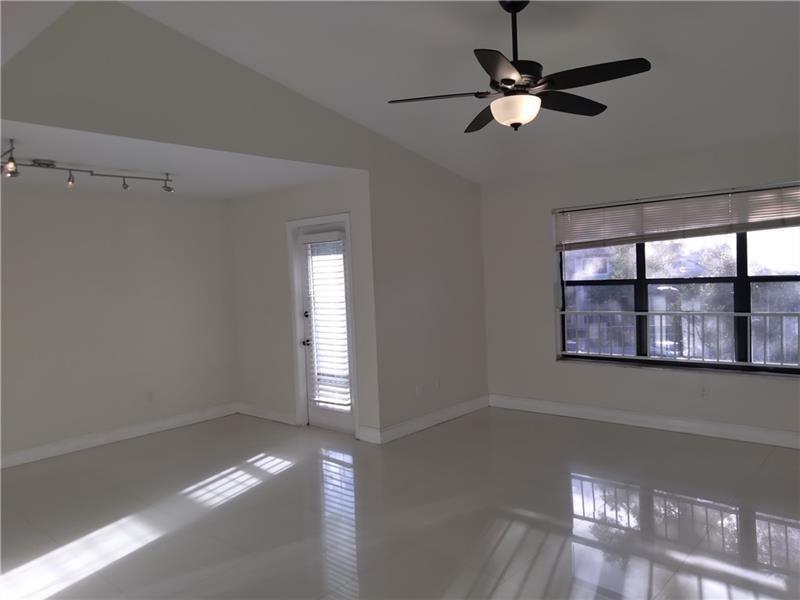 4261 W MCNAB Road 32, Pompano Beach, Florida 33069, Stati Uniti