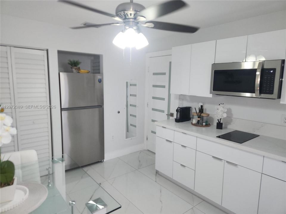 98XX NW 122nd Ter APT1, Hialeah Gardens, Floride 33018, États-Unis