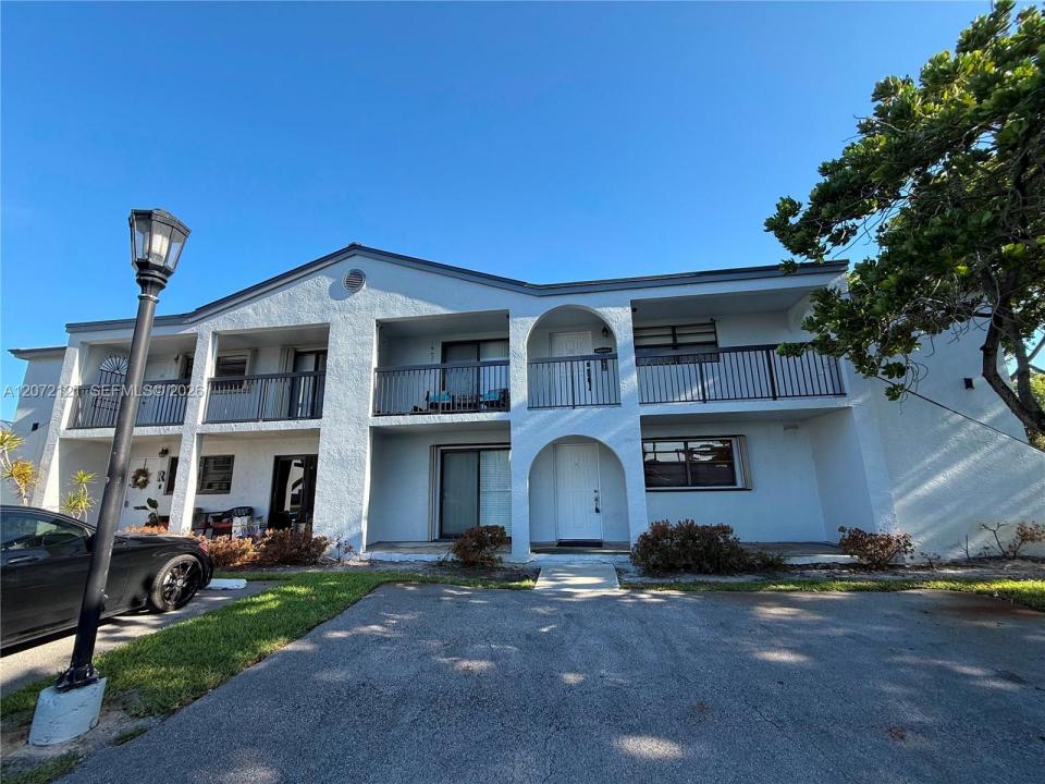 18200 Mediterranean Blvd 2201, Hialeah, Florida 33015, USA