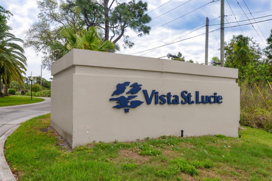 8 Lake Vista Trail, Port St. Lucie, Florida 34952, USA
