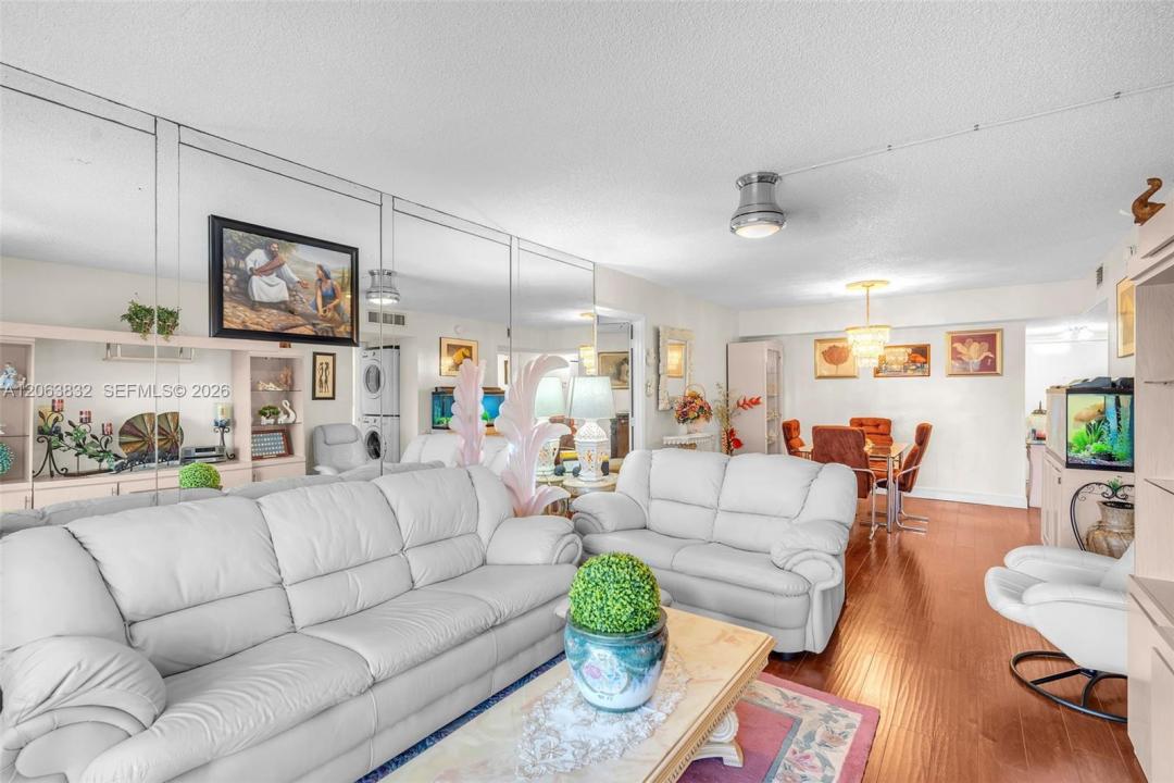 4160 Inverrary Dr 308, Lauderhill, Florida 33319, USA