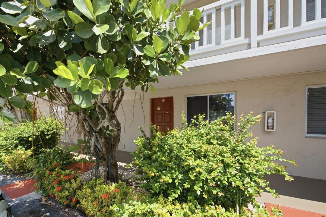 3601 INVERRARY Drive 107, Lauderhill, Florida 33319, Stati Uniti