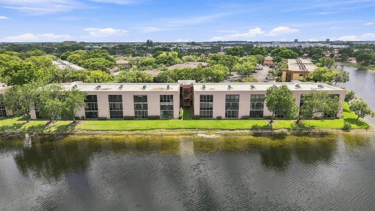 7432 ASHMONT Circle 208, Tamarac, Florida 33321, Stati Uniti