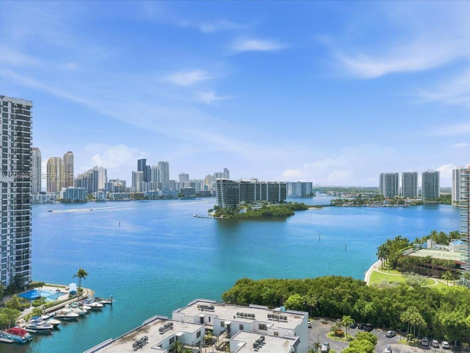 3400 NE 192nd St 2001, Aventura, Floryda 33180, USA