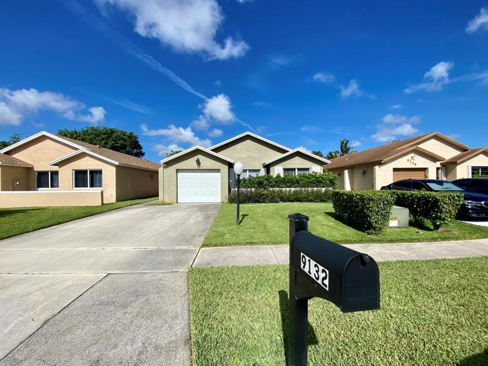 9132 Pine Springs Drive, Boca Raton, Florida 33428, USA