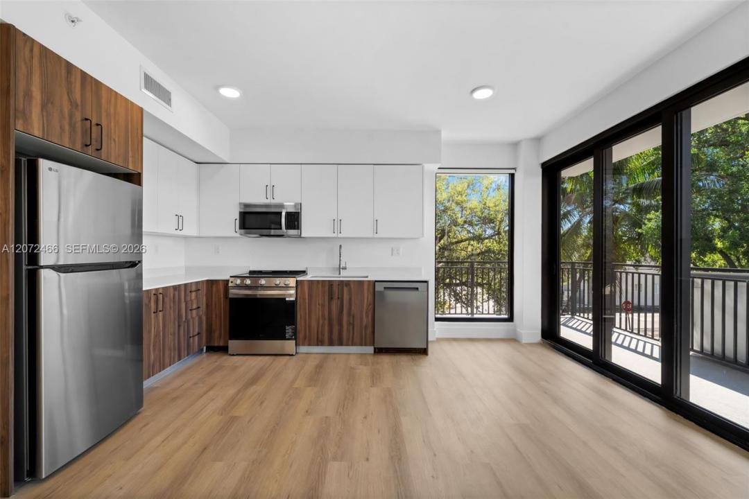 2479 NE 192nd St 105, Miami, Florida 33180, Stati Uniti