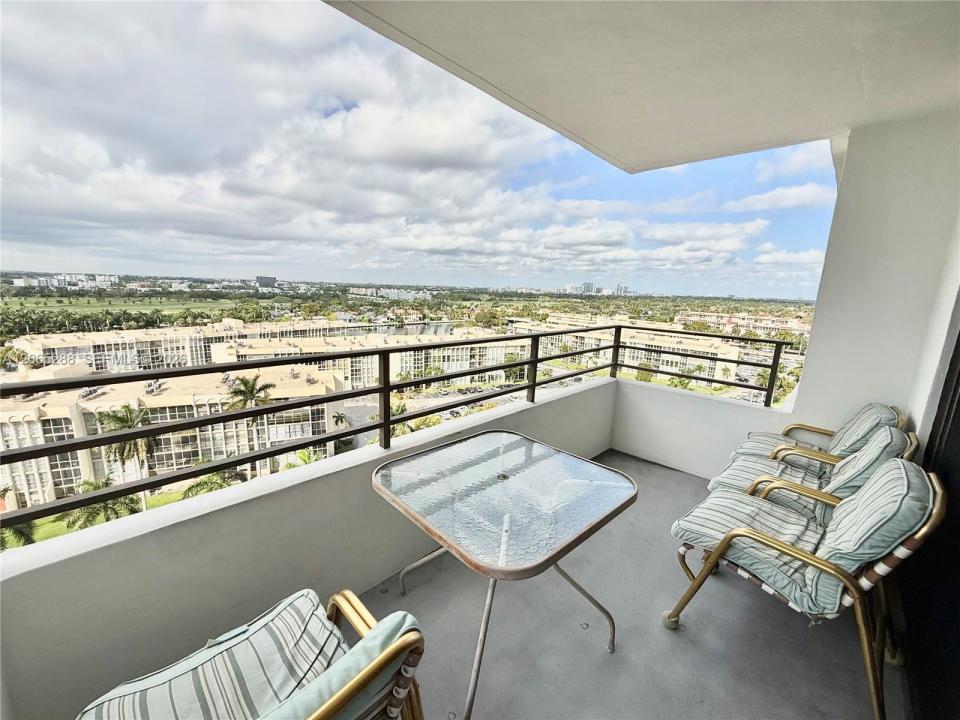 600 Three Islands Blvd 1107, Hallandale Beach, Florida 33009, Stati Uniti