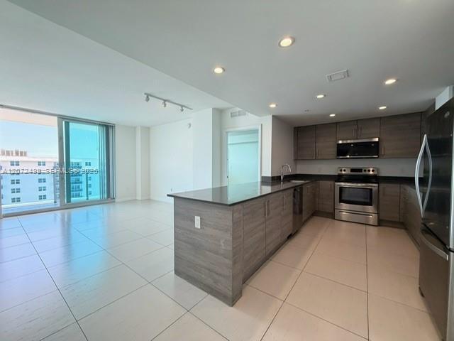 7525 E Treasure Dr 1012, North Bay Village, فلوريدا 33141, الولايات المتحدة