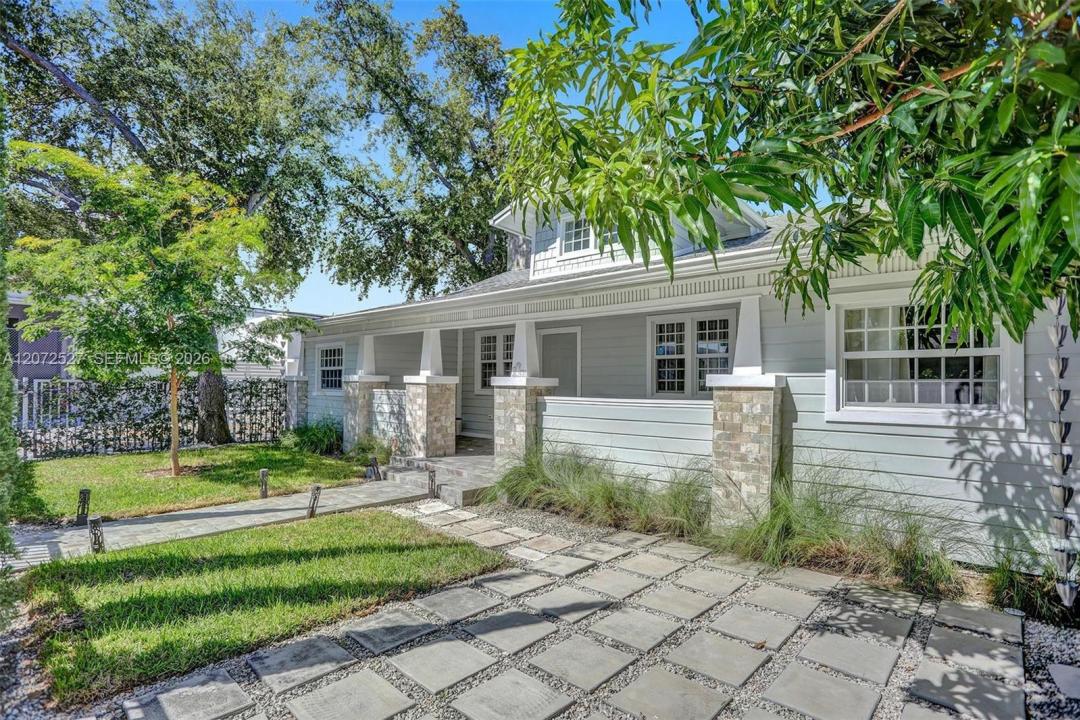 421 NE 70th St, Miami, Флорида 33138, Соединенные Штаты