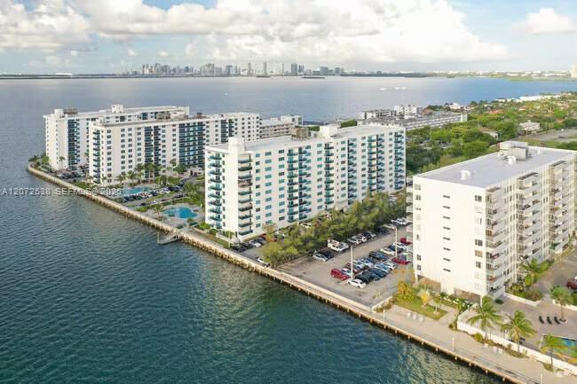 7525 E Treasure Dr 914, North Bay Village, Floride 33141, États-Unis