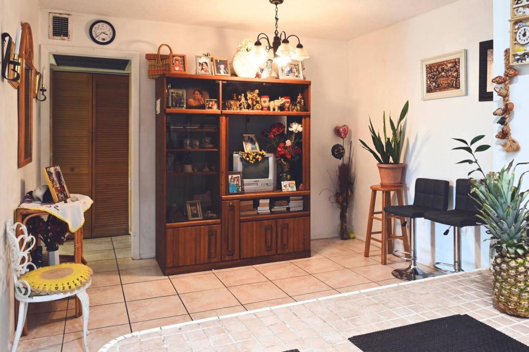 1681 NW 70th Avenue 402, Plantation, Florida 33313, Stati Uniti