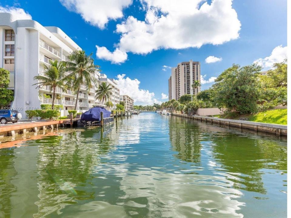 1650 NE 115th St 403, Miami, Floride 33181, États-Unis