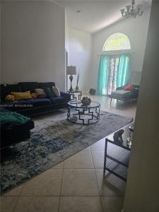 818 E Palm Run Dr, North Lauderdale, Florida 33068, USA