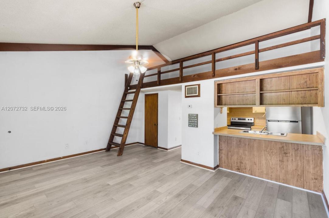 2005 Carlton Drive 5, Melbourne, Florida 32935, Stati Uniti