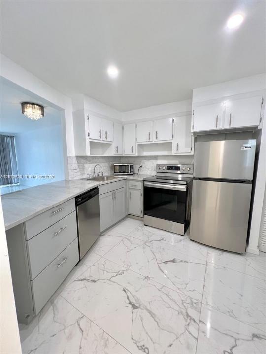 1710 NE 191st St 307-3, Miami, فلوريدا 33179, الولايات المتحدة