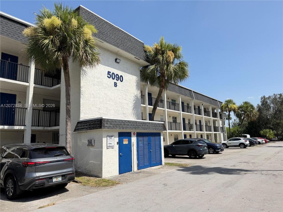 5090 SW 64th Ave 305, Davie, Florida 33314, USA