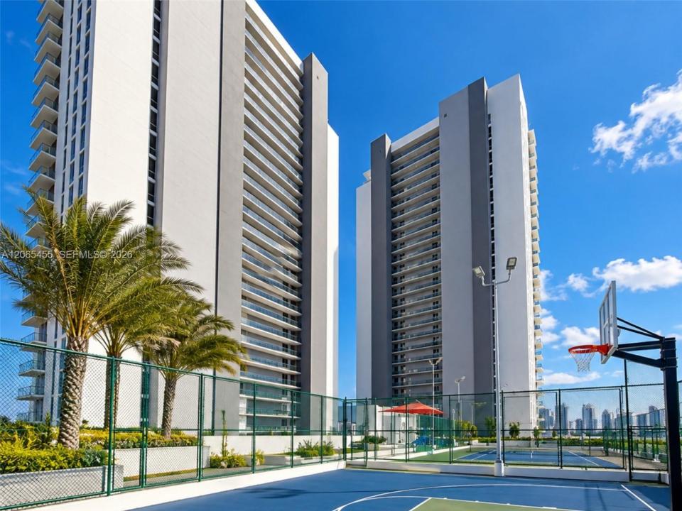 16385 Biscayne Blvd # 419, North Miami Beach, Florida 33160, Stati Uniti
