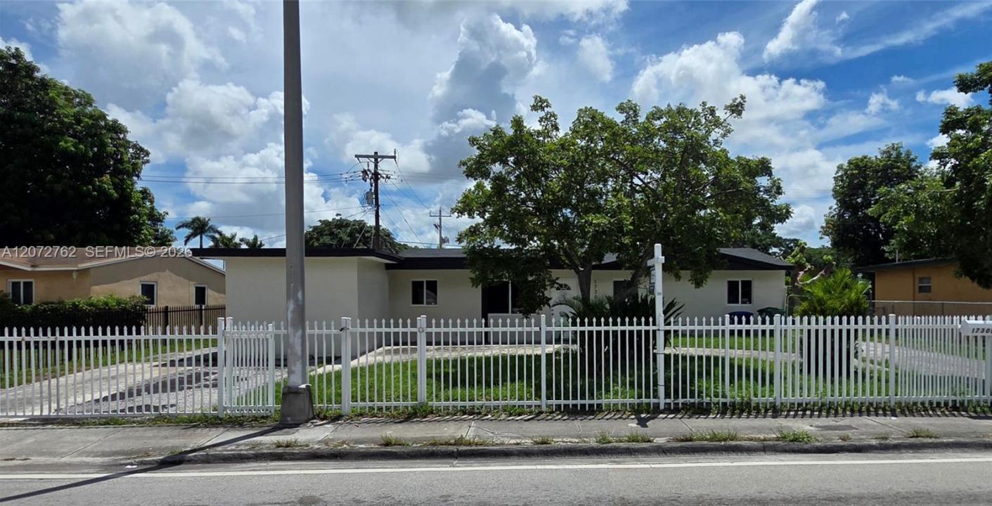 17301 NW 47th Ave, Miami Gardens, Florida 33055, USA