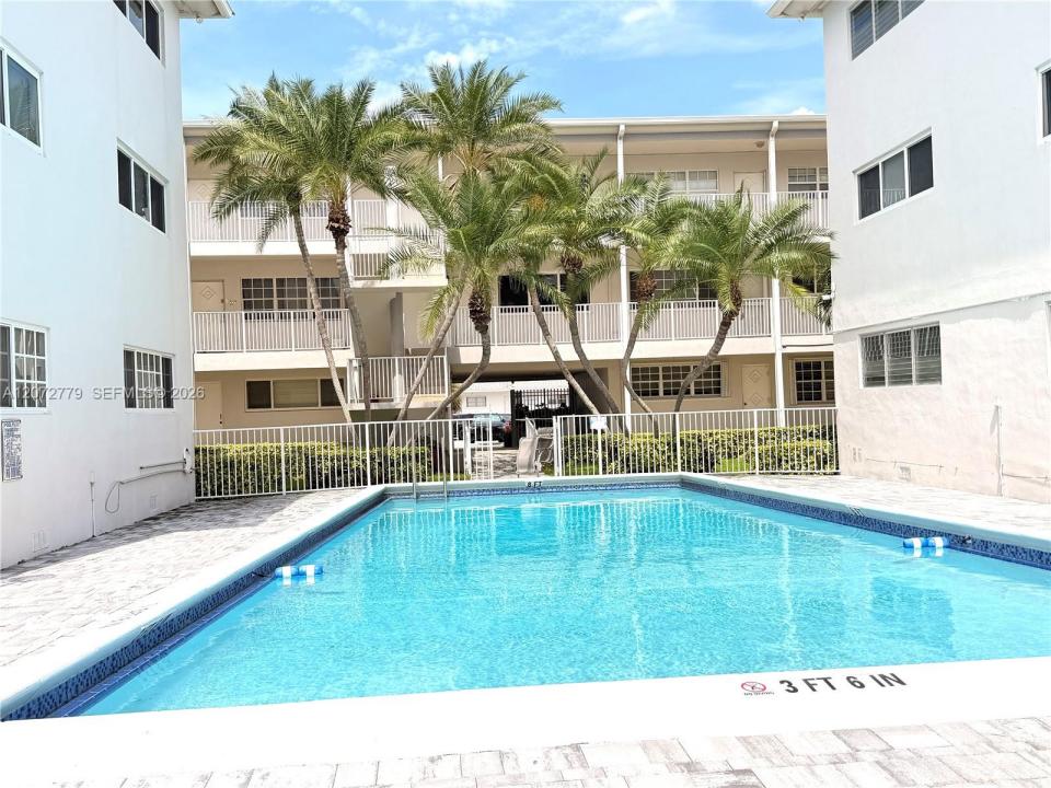 462 Golden Isles Dr 305, Hallandale Beach, 佛羅里達州 33009, 美國