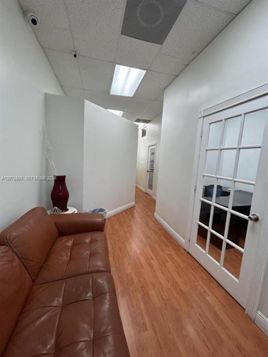 19300 W Dixie Hwy 10, Miami, Florida 33180, USA