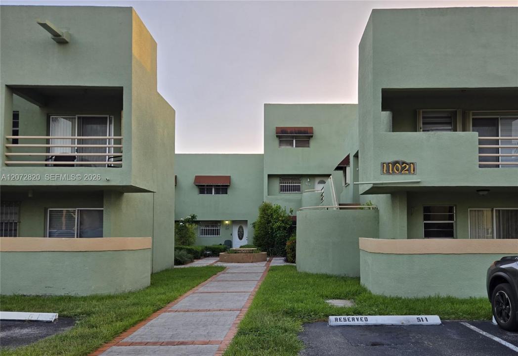 11021 NW 7th St 202-9, Miami, Floryda 33172, USA