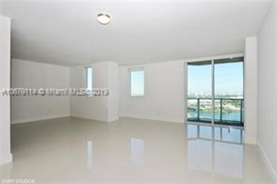 244 Biscayne Blvd 1102, Miami, Floryda 33132, USA