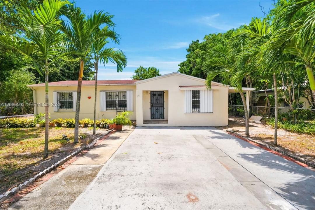596 NW 109th St, Miami, Florida 33168, USA