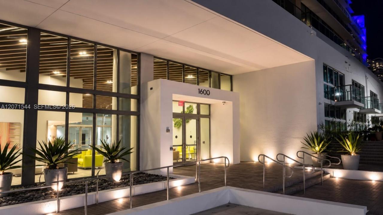 1600 SW 1st Ave 303, Miami, Florida 33129, Stati Uniti
