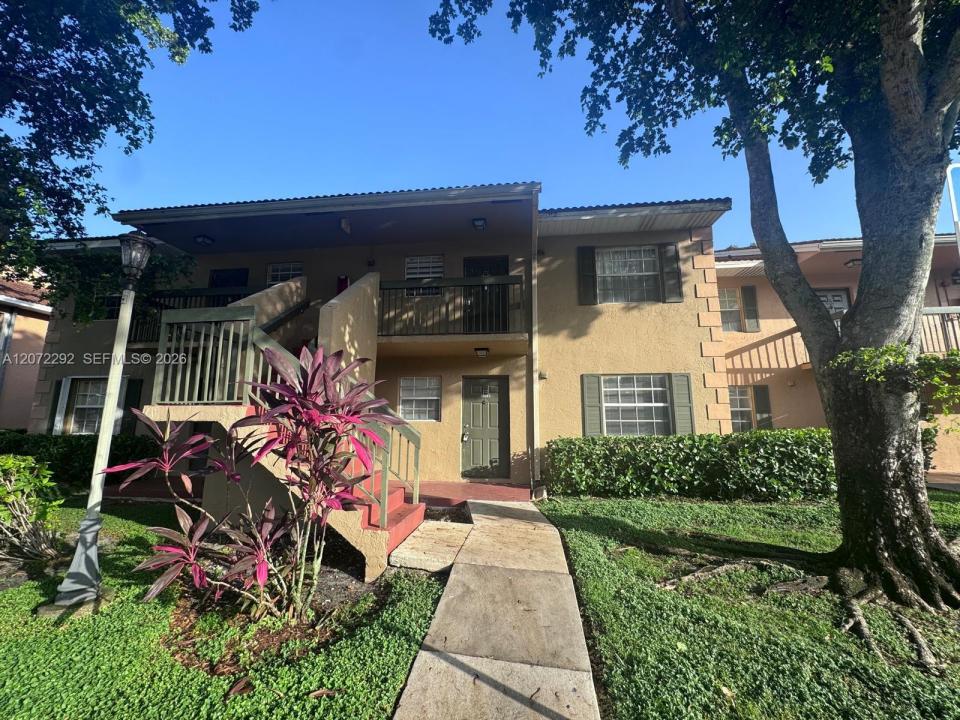 10381 NW 8th St 102, Pembroke Pines, Florida 33026, USA