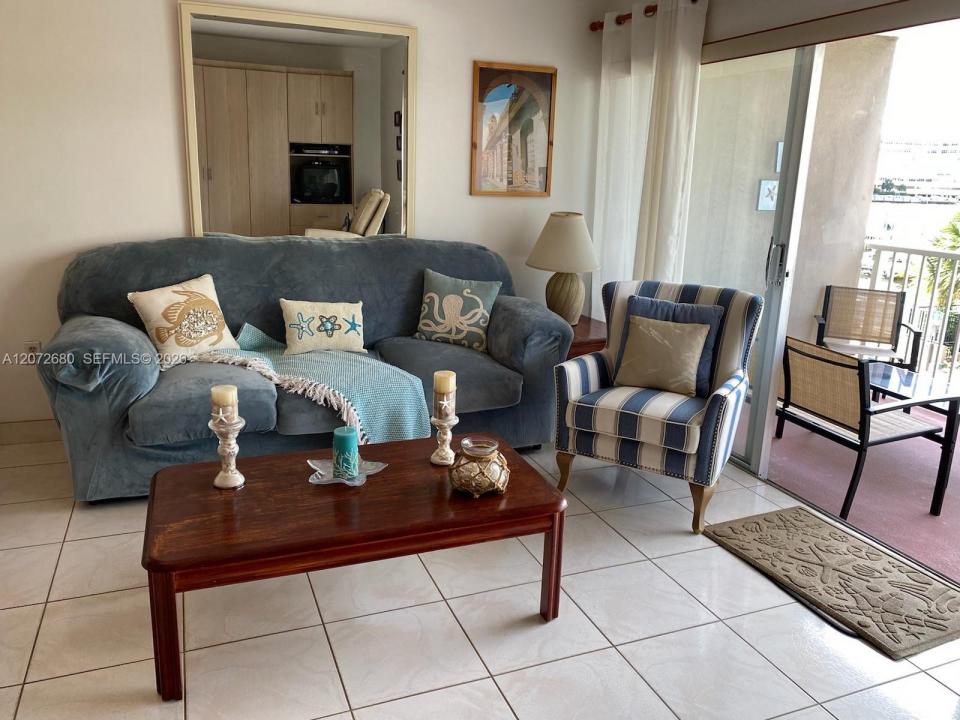 1965 S Ocean Dr ML, Hallandale Beach, Florida 33009, USA