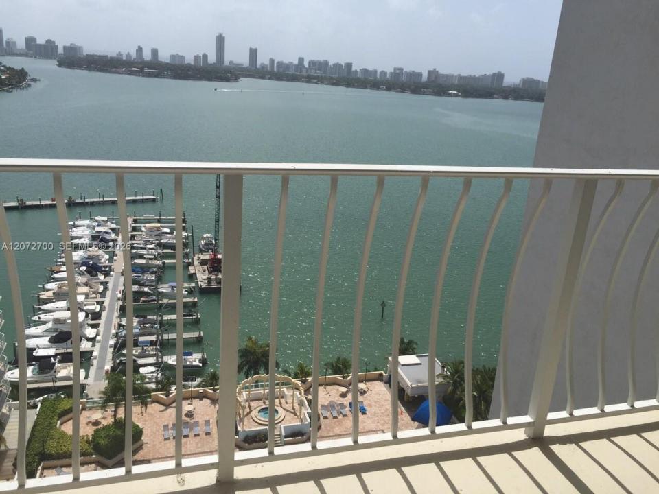 7601 E TREASURE DR 2008, North Bay Village, Floride 33141, États-Unis