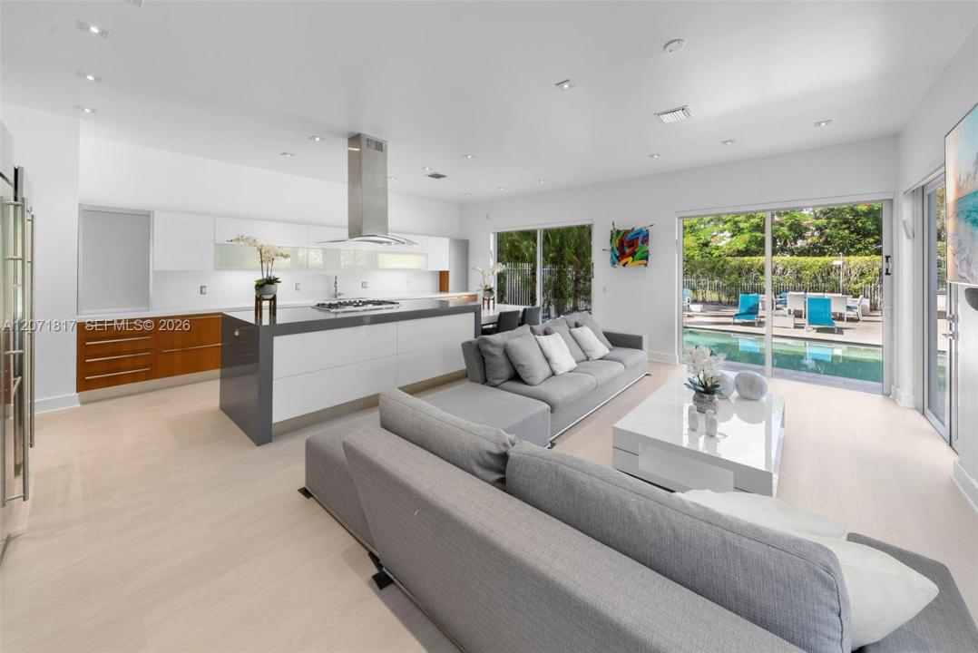 19522 NE 17th Ave, Miami, Florida 33179, USA