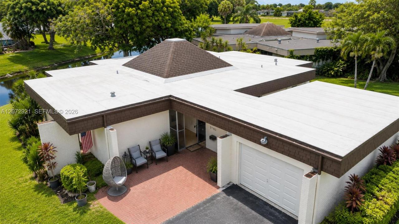 5700 White Hickory Cir, Tamarac, Floride 33319, États-Unis