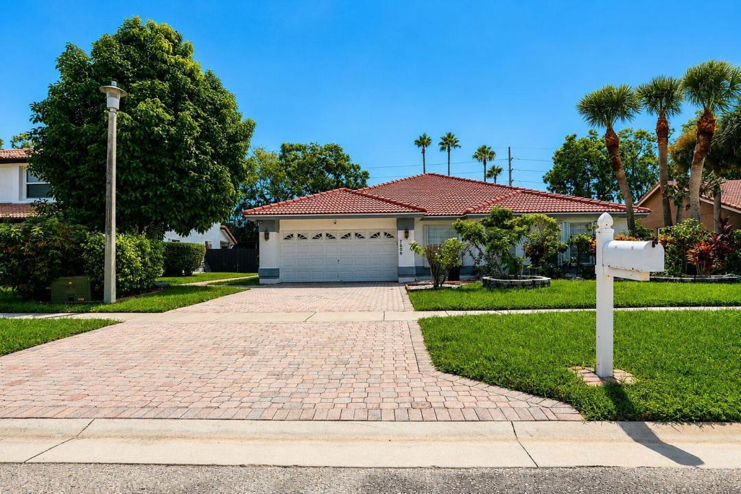7606 Briar Cliff Circle, Lake Worth, Florida 33467, USA